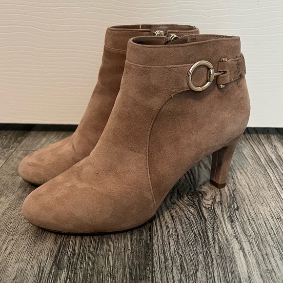 Bandolino Booties - Picture 3 of 9